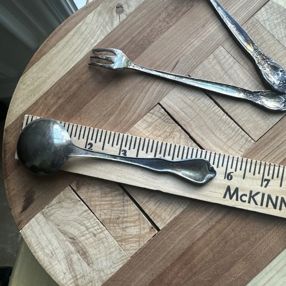 Vintage Fairmont Hotel Oneida Ltd Silversmiths‎ Spoons and Pickle Fork 5.5-6 in
